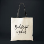 Tote Bag Bachelorette Noir Week-end Personnalisé<br><div class="desc">Sac fourre-tout de fête sur mesure. Sac fourre-tout moderne et classique avec écriture manuscrite noire "Bachelorette Weekend". Personnalisez en ajoutant le nom du destinataire,  le hashtag du mariage ou d'autres détails. Parfait comme cadeau pour votre fête de mariage ou de mariage.</div>