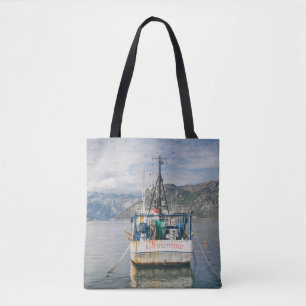 Tote Bag Bateau de pêche à la baie pittoresque