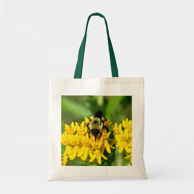 Tote Bag Bee Feasting on Butterfly Weed Wildflowers (Devant)