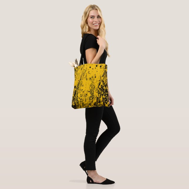 Tote Bag Black and Yellow Paint Splashes (Sur le modèle)