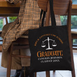 Tote Bag Black Orange Law School Graduated Personnalisé<br><div class="desc">Ce sac fourre-tout moderne personnalisé noir et orange de droit de l'école de droit de l'obtention du diplôme de gardiennage de l'enseignement comporte une typographie classe pour une classe de 2024 diplômé. Customisez avec votre année de graduation sous les échelles blanches de la justice pour un avocat ou un don...</div>