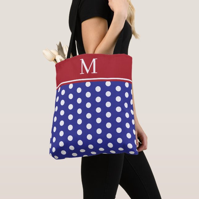 Tote Bag Bleu et blanc à pois avec monogramme rouge (De près)