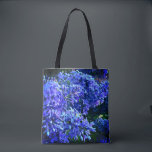 Tote Bag Blue violet lilas romantique bleu floral photo<br><div class="desc">L'odeur du printemps est dans l'air ! Aimez Lilacs ! Jolie photo florale bleu-violet par H Cooper</div>