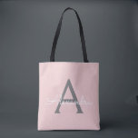 Tote Bag Blush Pink Grey Nom Girl Script Monogramme Moderne<br><div class="desc">Rose et gris clair Élégant Ajoutez votre propre nom Monogram Book Bag. Ce sac de livre peut être customisé pour inclure votre nom initial et prénom et donné comme cadeau pour Noël,  Sweet 16 Anniversaire,  Fête des mariées ou Mariage.</div>
