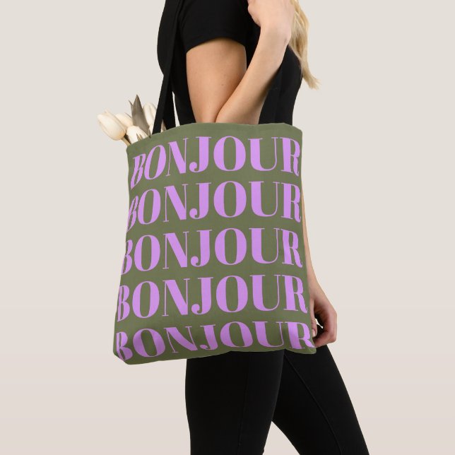 Tote Bag Bonjour | Typographie chic olive et Lilac Bold (De près)