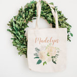 Tote Bag Bouquet floral rose pâle Nom de la servante Mariag<br><div class="desc">Le design personnalisé du sac fourre-tout comprend un monogramme de prénom en écriture manuscrite moderne avec un élégant bouquet d'aquarelle fleurie qui comprend une verdure peinte avec des roses, des fleurs de ranunculus et des feuilles dans des tons neutres de blanc, crème, rose roux, or et vert. Fait un grand...</div>