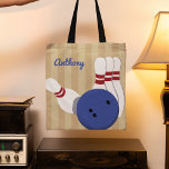Tote Bag Bowling Ball et Pins Personnalisé<br><div class="desc">Créez un cadeau personnalisé pour votre navigateur favori lorsque vous ajoutez leur nom à ce sac fourre-tout. L'avant du sac a un style réaliste illustration d'une boule de bowling et des épingles de bowling mis contre un arrière - plan rayé bronzé avec un spot pour ajouter un nom en écriture...</div>