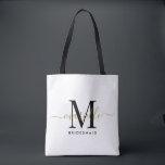 Tote Bag Bridesmaid Cadeau Or Monogramme Blanc<br><div class="desc">Ce sac fourre-tout de Bridesmaid présente un monogramme manuscrit de typographie de script blanc et noir avec des swashes sur un arrière - plan rose poussiéreux. Présentez vos serveuses d'honneur avec un fourre-tout pour transporter des objets le jour du mariage,  et traditionnellement présentés au dîner de répétition ou avant.</div>