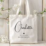 Tote Bag Bridesmaid Mariage Simple Modern Script Nom<br><div class="desc">Bridesmaid Mariage Simple Moderne Calligraphie Script Personnalisé Nom Sac fourre-tout présente le nom de votre femme d'honneur dans un élégant script de calligraphie noire accentué d'un coeur d'amour simple avec l'ajout de votre texte personnalisé comme la date et bridemaid. Les couleurs de texte et de coeur peuvent être ajustées dans...</div>