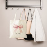 Tote Bag Bridesmaid rose bow élégant nom<br><div class="desc">Décoré d'un grand arc rose. Personnalisez et ajoutez le nom de votre servante.</div>