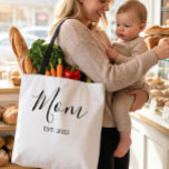 Tote Bag Cadeau Minimaliste pour Nouvelle Maman Établie<br><div class="desc">Sac fourre-tout "Maman Établie" en noir et blanc. Élégant sac avec écriture "Maman". Ajoutez votre année "établie" lorsque votre premier enfant est né ou naîtra. Cadeau parfait pour la nouvelle maman de votre vie. Vous pouvez également le faire pour plusieurs enfants. Il suffit d'ajouter leurs années de naissance avec une...</div>