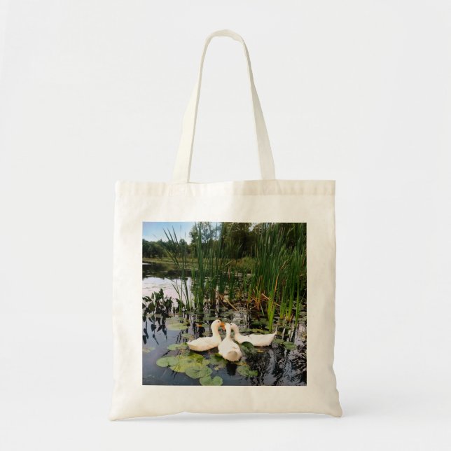 Tote Bag Canards blancs classiques sur le magnifique lac (Devant)