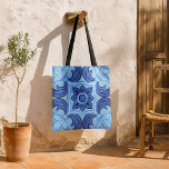 Tote Bag Carrelage bleu Floral Motif Vintage Méditerranée<br><div class="desc">Portez vos essentiels dans le style avec cet élégant sac fourre-tout doté d'un beau motif en tuiles bleues à fleurs. Inspiré par la céramique méditerranéenne et l'art décoratif vintage, ce design complexe ajoute une touche intemporelle et artistique à votre look quotidien. Les tons bleus et les détails symétriques créent une...</div>