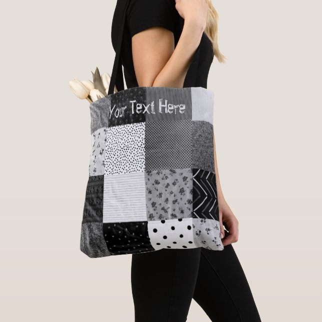 Tote Bag carrés de patchwork noir et blanc à motifs (De près)