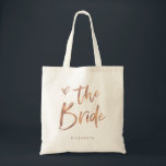 Tote Bag Casual Script | Chic Rose Gold Bride<br><div class="desc">Ce sac cadeau de fête de mariée élégant et chic présente une typographie décontractée et moderne de script d'or de rose qui dit "Mariée",  et un coeur griffé branché,  avec son nom en gras simple. Le cadeau parfait pour la nouvelle mariée.</div>