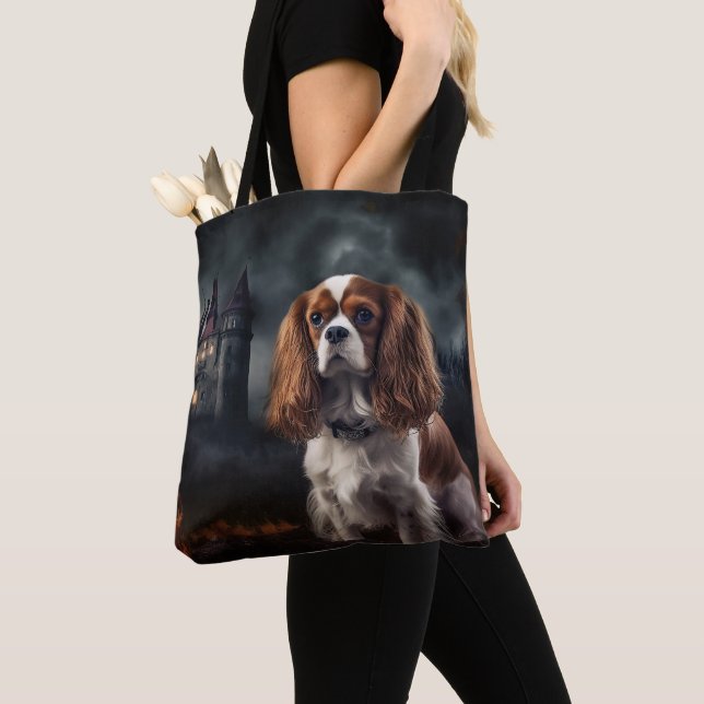 Tote Bag Cavalier King Charles Spaniel Halloween Épouvantab (De près)