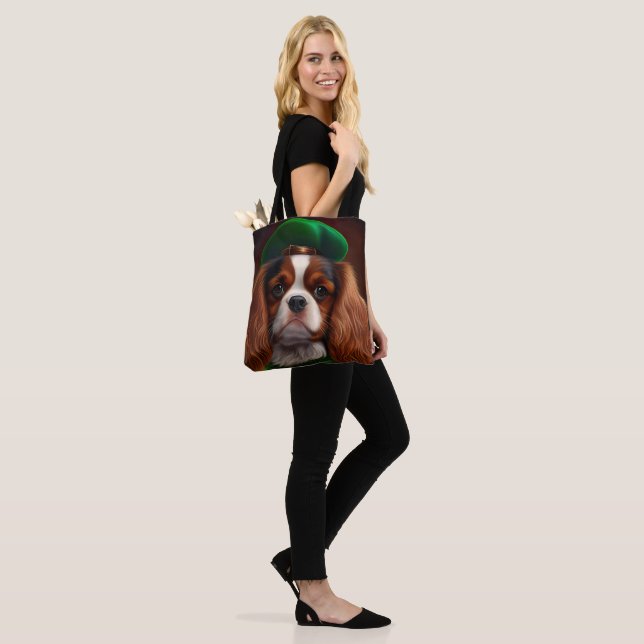 Tote Bag Cavalier King Charles Spaniel in St. Patrick's Day (Sur le modèle)