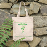 Tote Bag Centre de bien-être en médecine holistique Naturop<br><div class="desc">Ce sac fourre-tout de médecin holistique personnalisé pour une grande ouverture de centre de bien-être présente un magnifique caducée verte enveloppé de feuilles botaniques pour combiner nature et bien-être dans un logo moderne pour un naturopathe. Un guérisseur naturopathique ou apothicaire va adorer l'aspect naturel de ce design. Il s'agit également...</div>