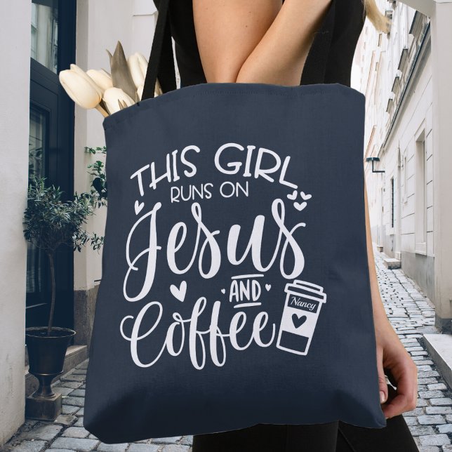 Tote Bag Cette Fille Fonctionne Sur Jésus Et Coutume De Caf (Créateur téléchargé)