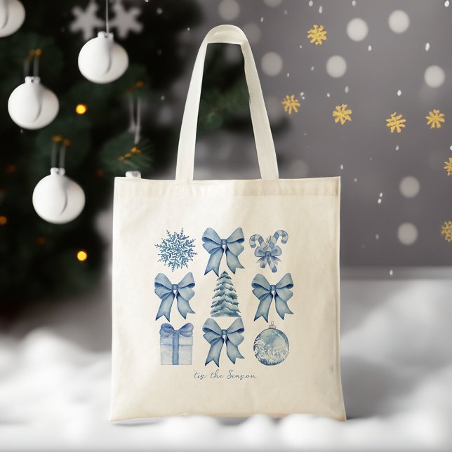 Tote Bag Cette saison coquette arc cadeaux de Noël (Tis the season coquette bow Christmas Tote Bag gifts for her dusty blue bow winter collage tote bag)