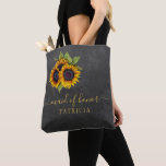 Tote Bag Chaleur de tournesol rustique mariage domestique o<br><div class="desc">Mariage rustique élégante femme de chambre élégante, bonne d'honneur, ou sac fourre-tout de fille de fleurs sur plateau de charbon gris foncé avec de beaux bouquets de tournesols jaunes or. Personnalisez-le avec le nom du membre de votre fiancée sur le devant et avec le nom du couple mariage, la date...</div>