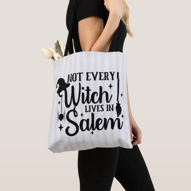 Tote Bag Chaque sorcière vit à Salem Halloween (De près)
