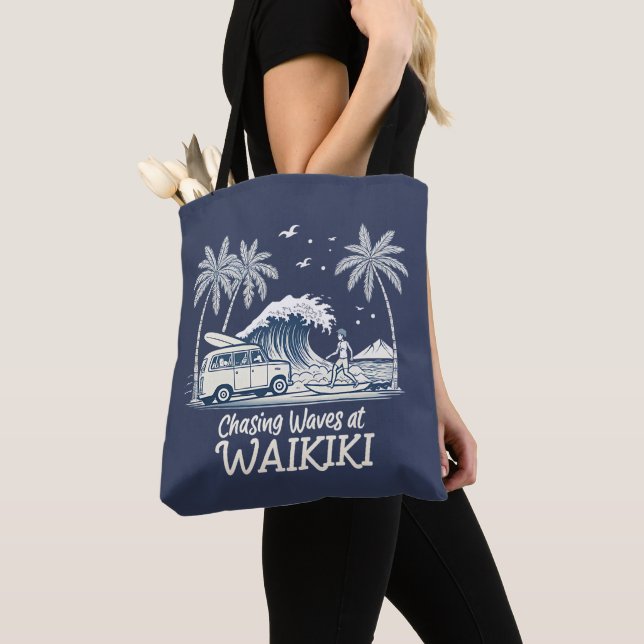 Tote Bag Chasing Waves at Waikiki (De près)