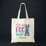 Tote Bag Chasseur officiel d'oeufs Enfants lapins de Pâques<br><div class="desc">Chasseur officiel d'oeufs Sac fourre-tout personnalisé de lapin de Pâques. Silhouette de lapin bleu avec queue moelleuse. Texte : "Chasseur officiel d'oeufs". Personnalisez avec le nom dans la police verte. Idéal pour la chasse aux oeufs de Pâques, les gâteries et les bonbons de Pâques. Police de couleur jolie en rose,...</div>