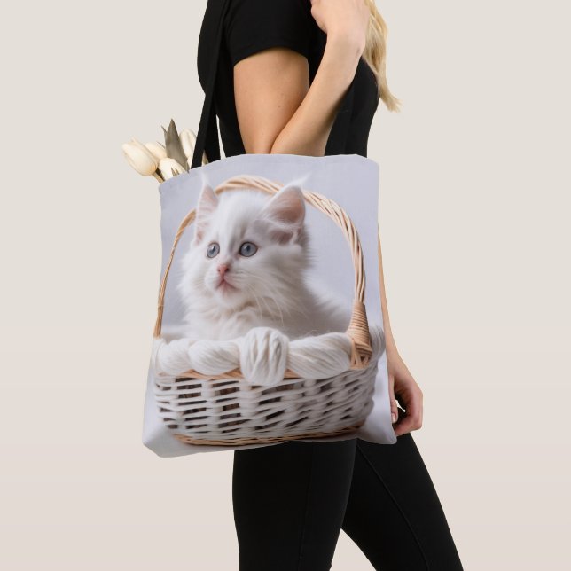 Tote Bag Chaton blanc dans une panier (De près)