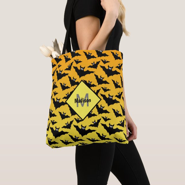 Tote Bag Chauve-souris noire orange motif Halloween (De près)