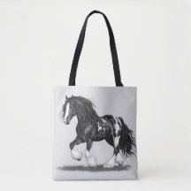 Cheval monochrome Gypsy Vanner