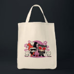 Tote Bag Chibi Harley Quinn & Chibi Catwoman Avec Chats<br><div class="desc">Regardez Chibi Catwoman jouer avec trois chatons blancs avec Chibi Harley Quinn qui attend impatiemment à côté d'elle.</div>