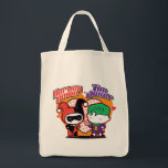 Tote Bag Chibi Harley Quinn & Chibi Joker Coeurs<br><div class="desc">Découvrez Chibi Joker présentant Chibi Harley Quinn avec une carte de jeu de coeur,  avec leurs noms écrits au-dessus d'un coeur de pois géant dans l'arrière - plan.</div>