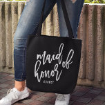 Tote Bag Chic Script Personnalisé Maid of Honor<br><div class="desc">Offrez à votre bonne d'honneur ce sac fourre-tout super mignon et personnalisé ! Design moderne et tendance noir et blanc avec "femme d'honneur" en blanc écriture typographie sur un arrière - plan noir. Customisez facilement avec votre femme d'honneur en utilisant le champ modèle fourni.</div>