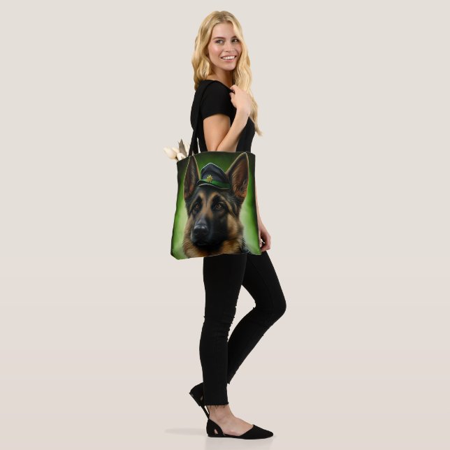 Tote Bag Chien berger allemand en tenue de jour St. Patrick (Sur le modèle)