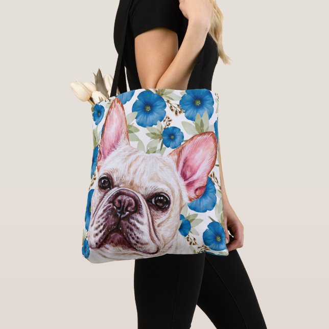 Tote Bag Chien blanc mou sur Motif de fleurs bleues (De près)