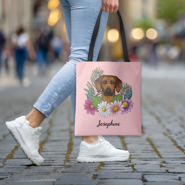 Tote Bag Chien Rhodesian Ridgeback Avec Fleurs Et Nom Rose (Please note: This image is a digital mockup. The product may not be in scale.)