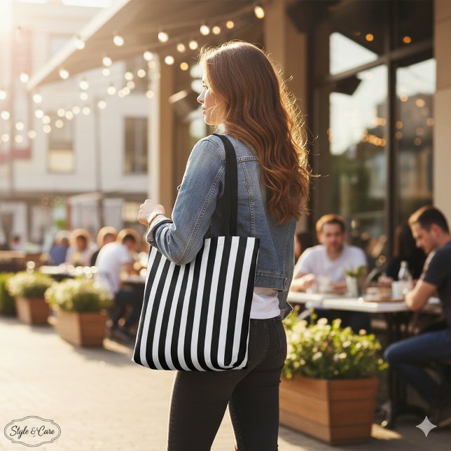 Tote Bag Classic moderne rayé noir et blanc Carrall (Classic Modern Striped Black and White Carryall Tote Bag)