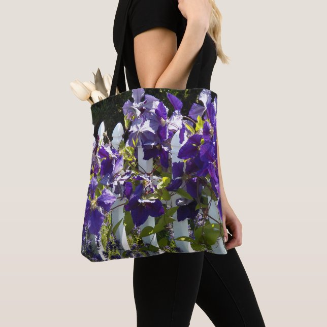 Tote Bag Clematis violet sur la clôture blanche Floral (De près)