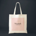 Tote Bag Conception de script minimaliste de demoiselle d'h<br><div class="desc">Célébrez votre cortège de mariée avec cette conception de script minimaliste de demoiselle d'honneur moderne. Avec une typographie élégante et une mise en page intemporelle, c’est parfait pour les sacs de bachelorette, les cadeaux de demoiselle d'honneur ou les accessoires de cortège de mariage. Ce design élégant et simple ajoute une...</div>
