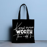Tote Bag Connaissez Votre Véritable Citation Motivationnell<br><div class="desc">Know Your Worth Inspirational Motivational Quote Sacs fourre-tout comprend la calligraphie moderne script blanc avec l'humoristique positif dire "Connaissez votre valeur puis ajoutez l'impôt". Conçu par Evco Studio www.zazzle.com/store/evcostudio</div>