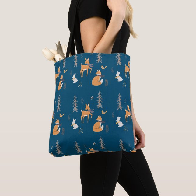 Tote Bag Cosy Winter Woodland Animaux Folk Art on Blue (De près)