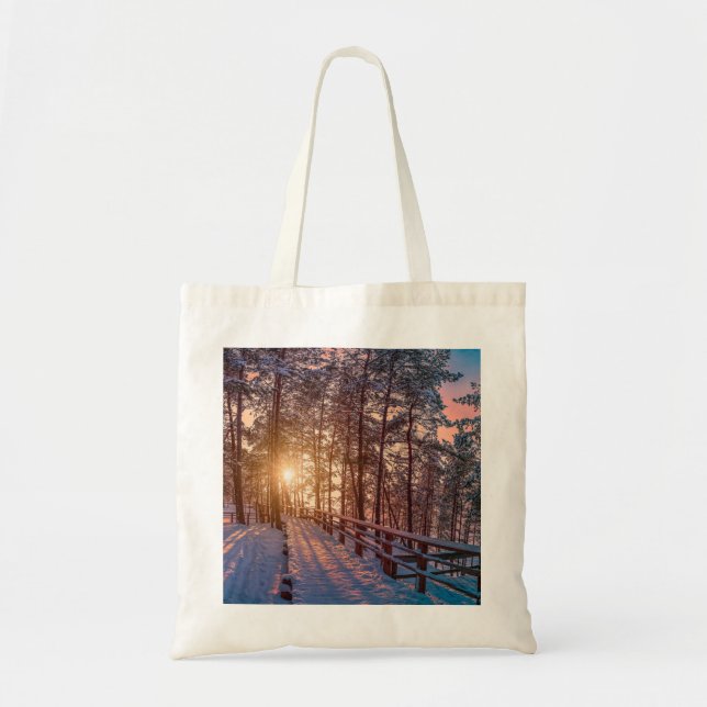 Tote Bag Coucher de soleil dans la pinède enneigée avec ray (Devant)