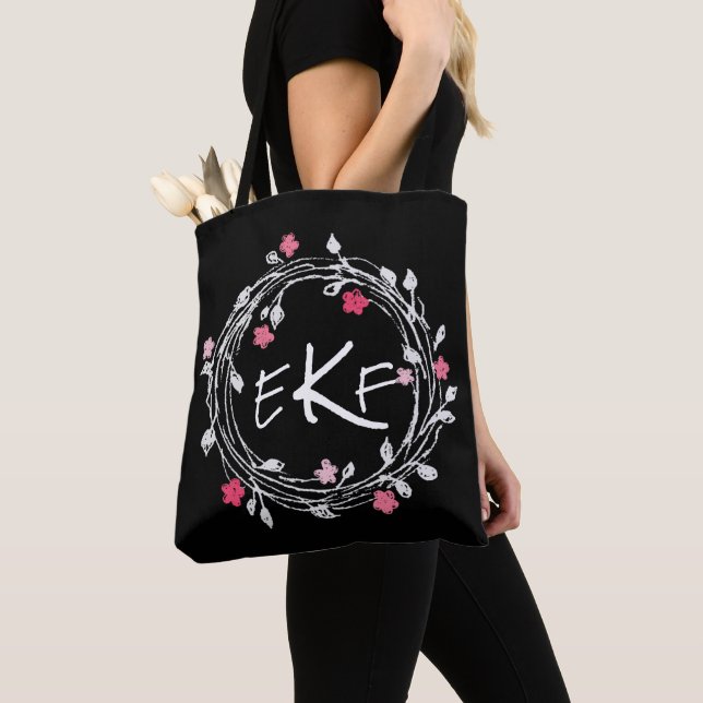 Tote Bag Couronne florale rose en noir et blanc monogramme (De près)