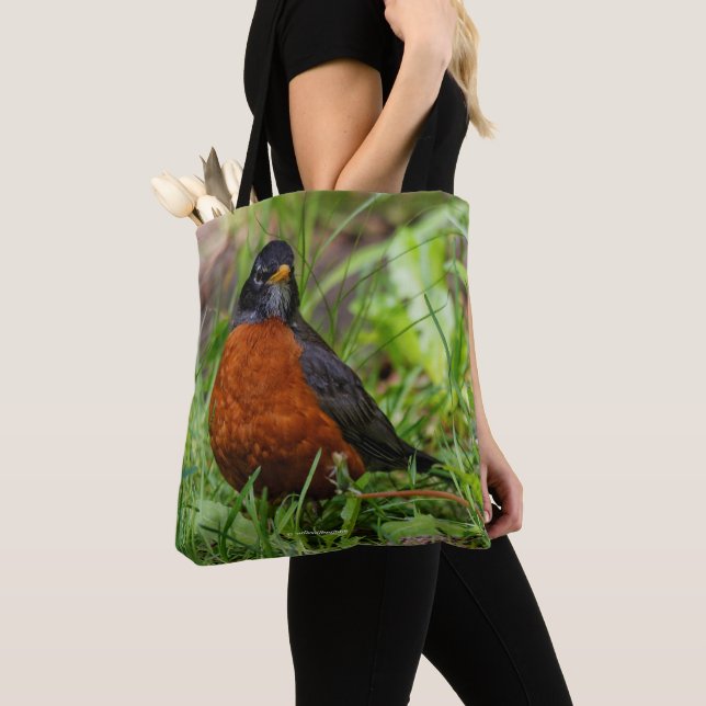 Tote Bag Curieux oiseau-chanteur américain Robin dans l'her (De près)