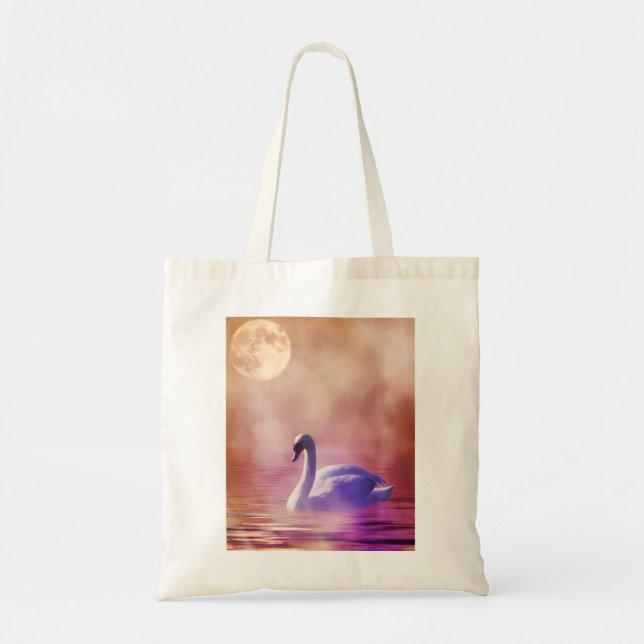 Tote Bag Cygne blanc flottant sur un lac brumeux (Devant)