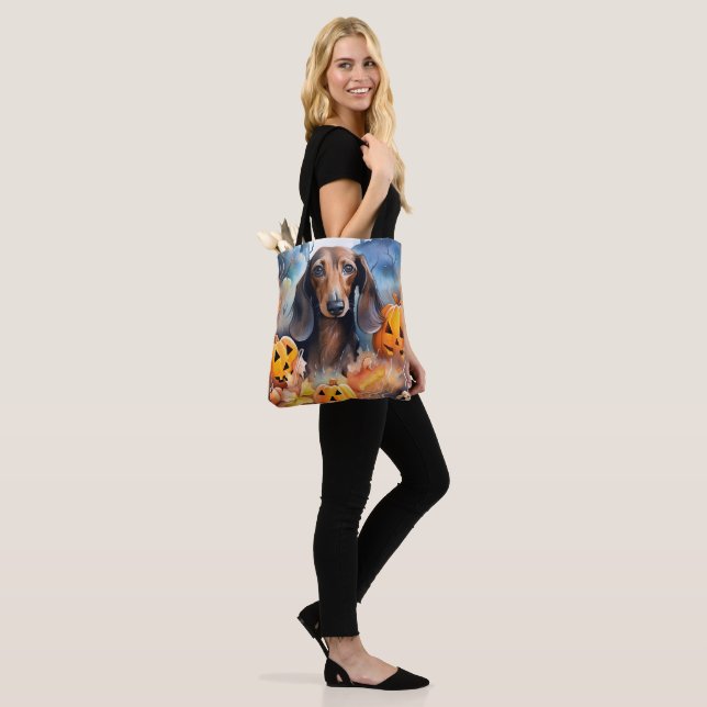 Tote Bag Dachshund Halloween avec citrouilles effrayant (Sur le modèle)