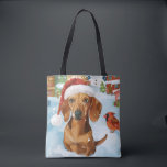Tote Bag Dachshund Winter Wonderland Christmas Joy<br><div class="desc">Ce design festif reflète l'esprit joyeux de la période des fêtes, avec un adorable petit portant un chapeau de Père Noël. Le chien est niché dans un pays des merveilles hivernales, avec un bonhomme de neige, un sapin de Noël décoré et des cadeaux joliment emballés. Les flocons de neige tombent...</div>