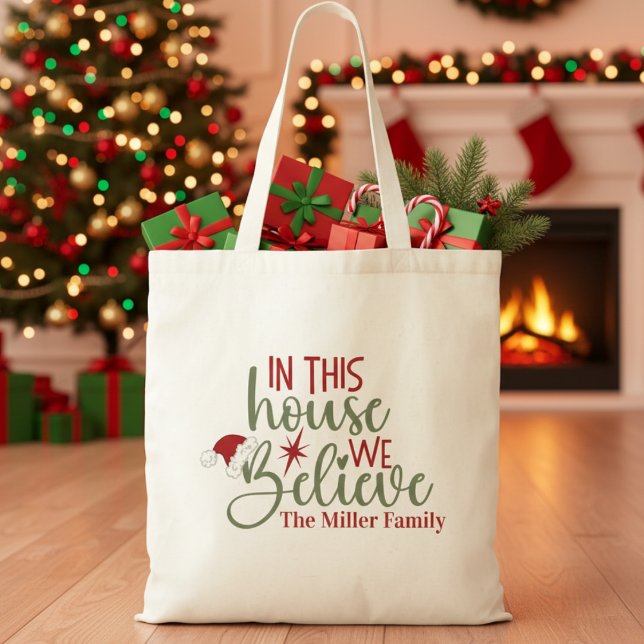 Tote Bag Dans Cette Chambre Nous Croyons Noël Personnalisé (In This House We Believe Custom Christmas Tote Bag - Add Your Name, Family Name or Special Text)