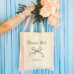 Tote Bag demoiselle d'honneur | Choisissez n'importe quelle<br><div class="desc">Cette fourre-tout chic et fantaisiste dit "Flower Girl" en écriture chic et manuscrite avec un arc coquette illustré et une tache pour son nom. Vous pouvez customiser le fourre-tout en choisissant n'importe quelle couleur pour le texte et l'arc,  afin que votre mariage marié puisse correspondre.</div>
